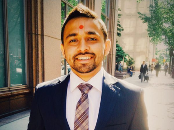 Vanguard_Social_WebContent_NeelP_Horizontal_600x450_02 Illustration of two people standing under a leafy tree.