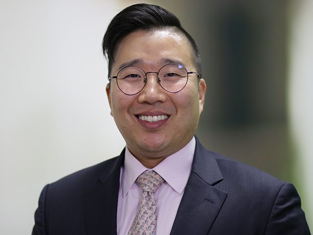 professional headshot of Jun Oh Y.